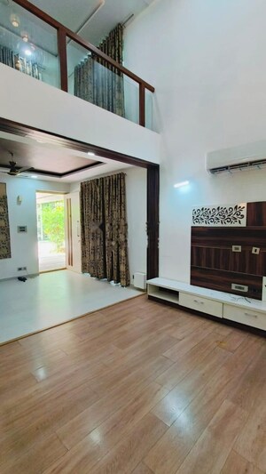 Room in 4 BHK Apartment at Babukhan Lakefront, Kokapet – for Rent