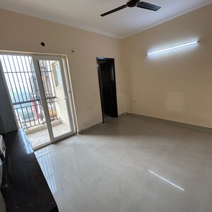 Room in 3 BHK Apartment at Paramount Floraville, Sector 137 – for Rent