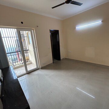 Room in 3 BHK Apartment at Paramount Floraville, Sector 137 – for Rent