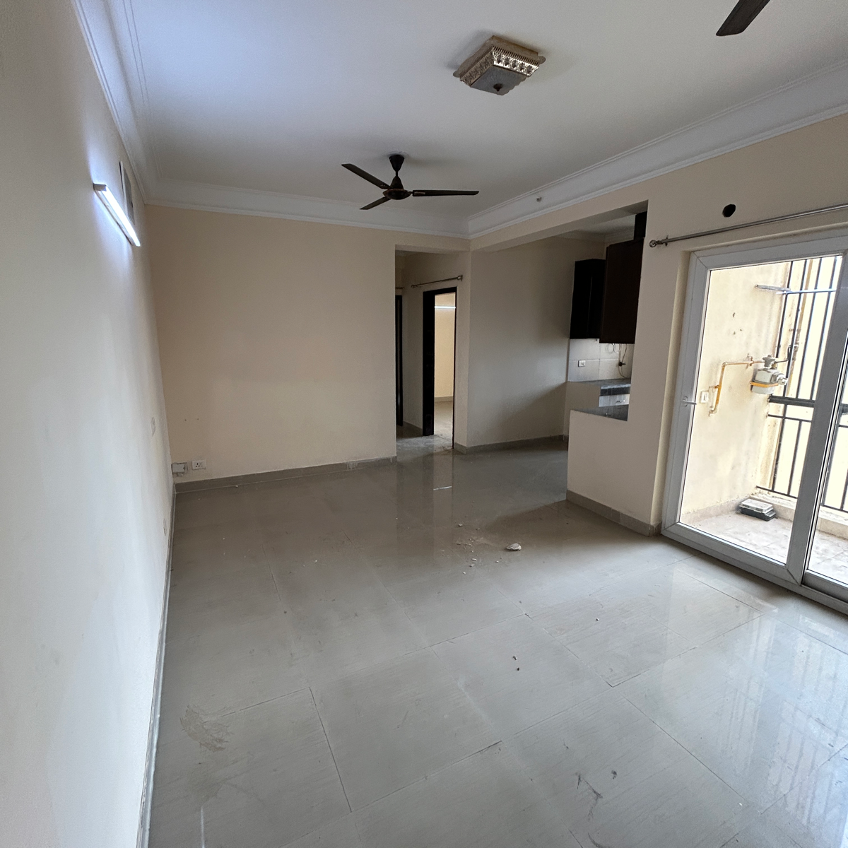 3 BHK Apartment For Rent in Paramount Floraville