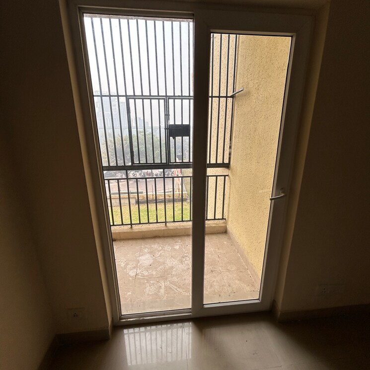 Room, paramount-floraville 3 Bedroom 1360 Sq.Ft. Apartment In Sector 137 Noida 9649309