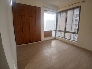 Room in 2 BHK Apartment at Pioneer Park Phase 1, Sector 61 – for Rent