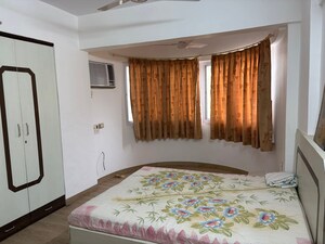 Bedroom in 2 BHK Apartment at Sneh CHS Santacruz, Santacruz West – for Rent