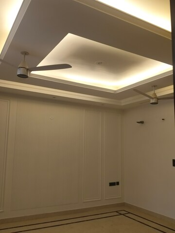 Building Lobby in 3 BHK Builder Floor at Sainik Colony – for Sale