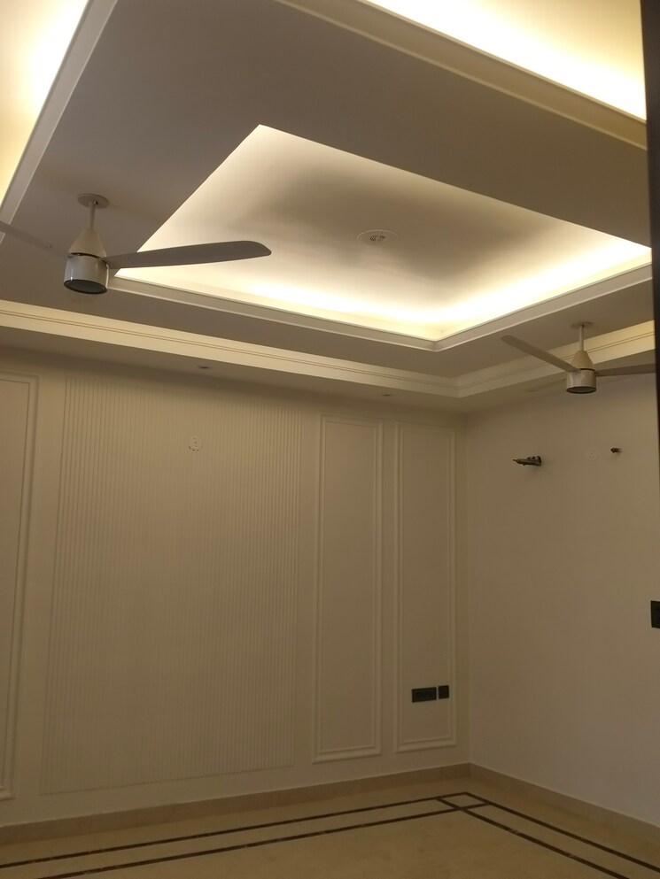 undefined, sainik colony 3 Bedroom 152 Sq.Yd. Builder Floor In Sainik Colony Faridabad 9649540