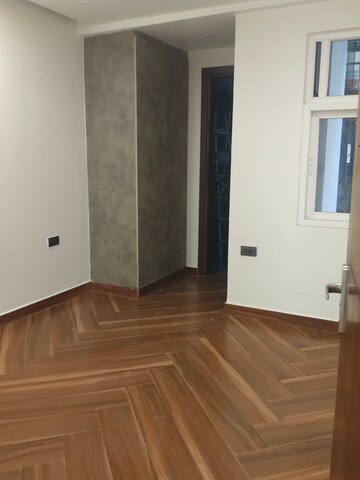 Room in 3 BHK Builder Floor at Sainik Colony – for Sale