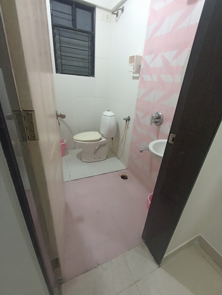 Attached Bathroom, magarpatta-annex 2 Bedroom 850 Sq.Ft. Apartment In Hadapsar Pune 9649853