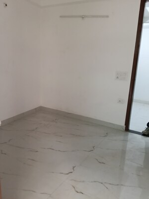 Room in 1 BHK Builder Floor at Paryavaran Complex – for Rent