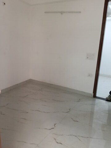 Room in 1 BHK Builder Floor at Paryavaran Complex – for Rent