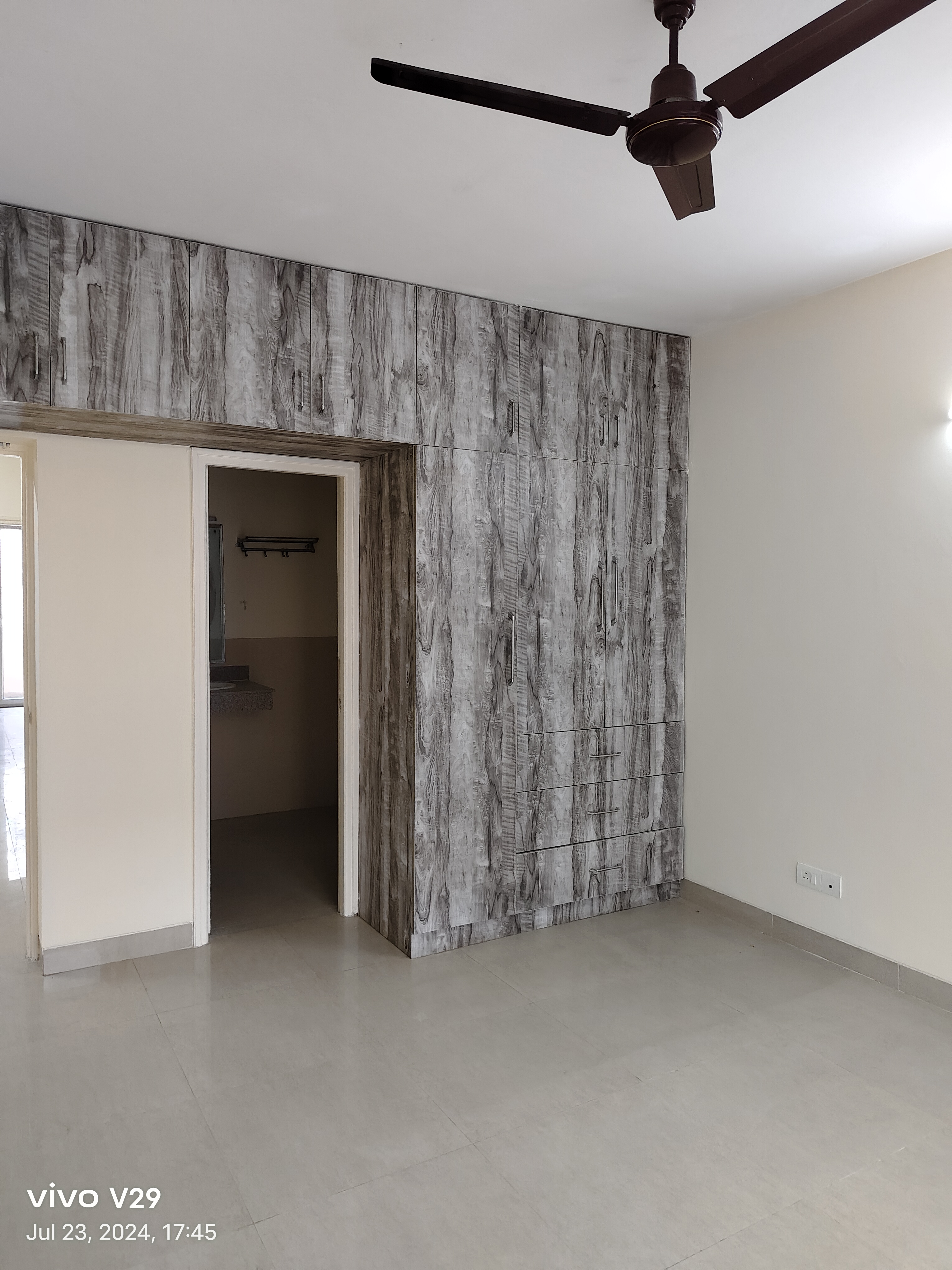 3 BHK + Servant Room Apartment For Sale in Unitech Fresco