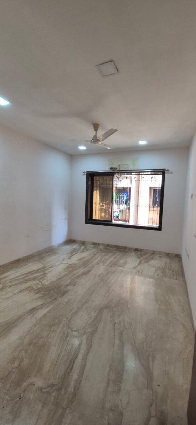 Room, bandra west 3 Bedroom 950 Sq.Ft. Apartment In Bandra West Mumbai 9649653