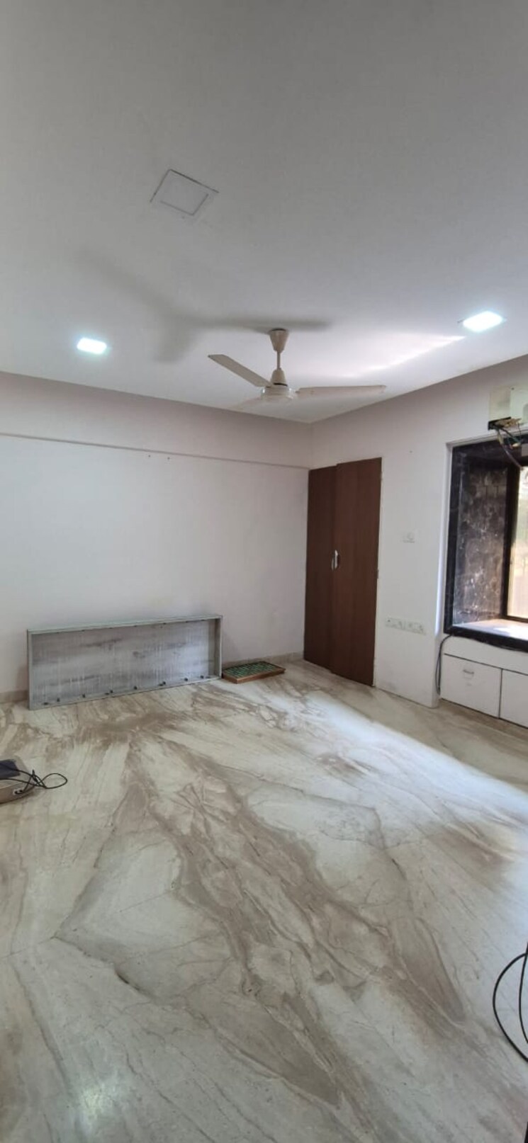 Room, bandra west 3 Bedroom 950 Sq.Ft. Apartment In Bandra West Mumbai 9649653