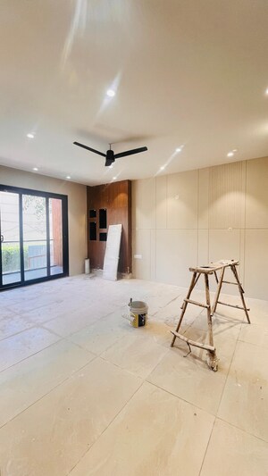 Room in 4 BHK Builder Floor at Paras Trinity, Sector 63 – for Sale