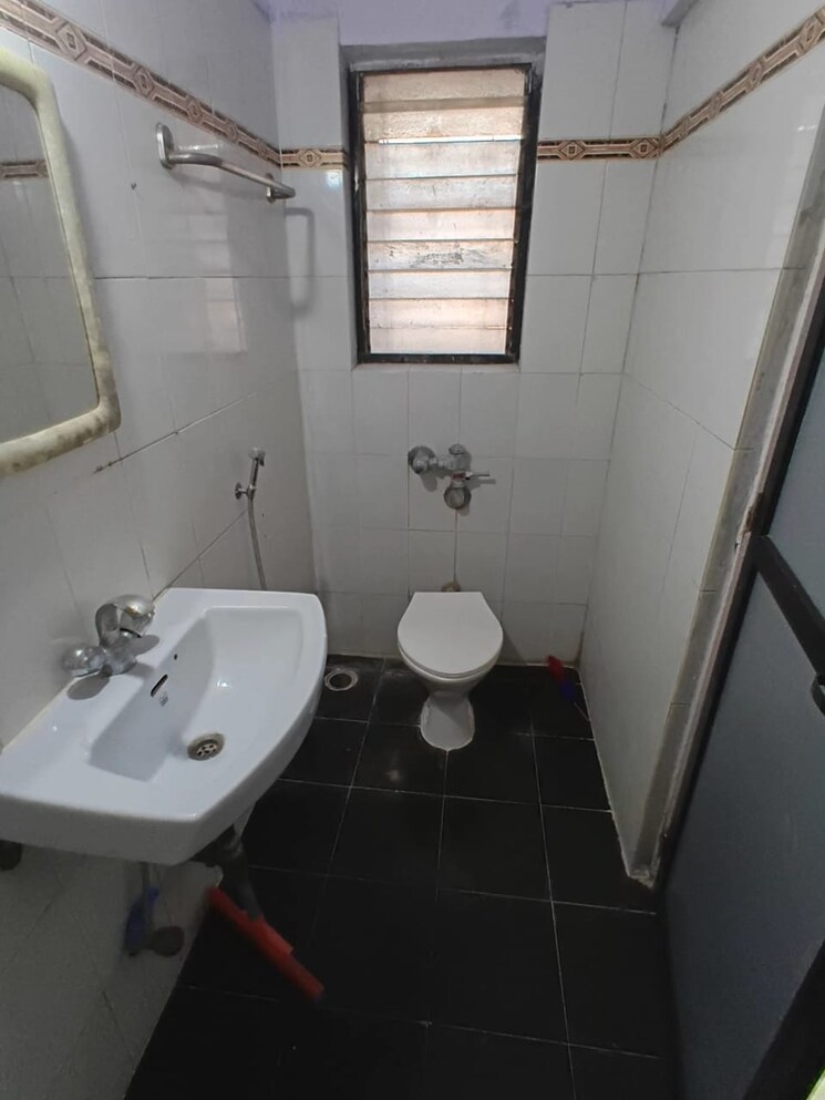 Bathroom, gundecha-orchid-tower 3 Bedroom 1100 Sq.Ft. Apartment In Kandivali East Mumbai 9649666