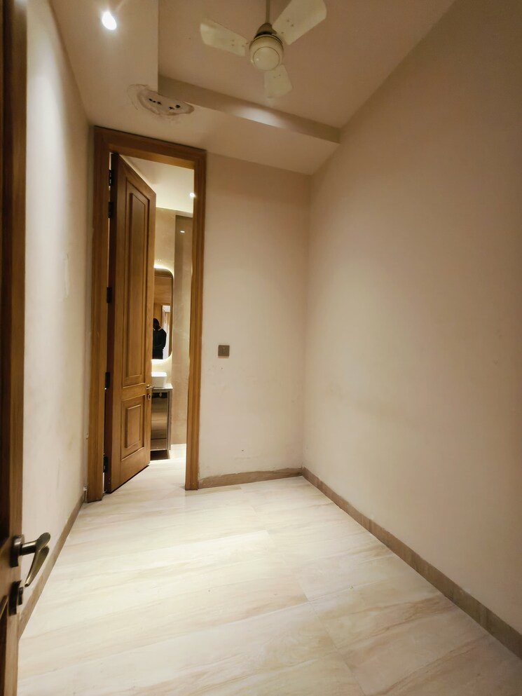 Room, sector 56 4 Bedroom 2400 Sq.Ft. Builder Floor In Sector 56 Gurgaon 9649771