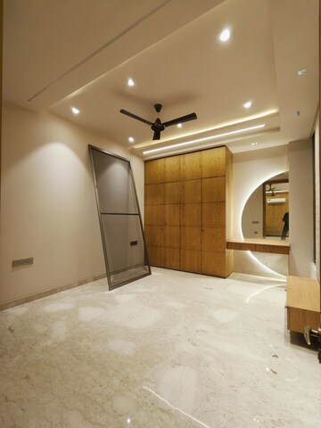 Room in 4 BHK Builder Floor at Sector 56 – for Sale