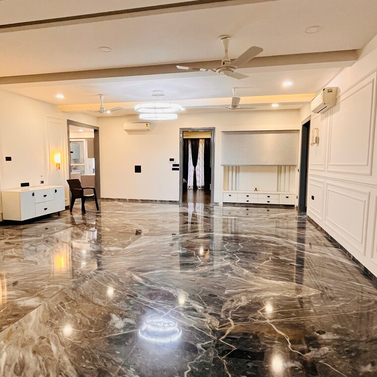  Parking, nirvana-country-birch-court 4 Bedroom 360 Sq.Yd. Builder Floor In Nirvana Country Gurgaon 9649756