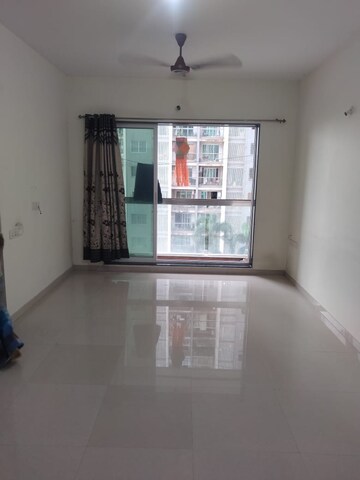 Room in 2 BHK Apartment at Lokhandwala Octacrest, Kandivali East – for Rent