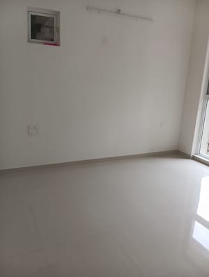 Room in 1 BHK Apartment at Lodha Amara, Kolshet Road – for Rent