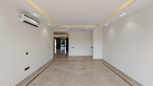 Room in 4 BHK Builder Floor at Maple Heights, Sector 43 – for Sale