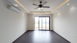 Room in 4 BHK Builder Floor at Maple Heights, Sector 43 – for Sale