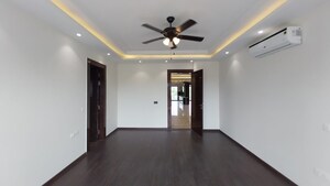 Room in 4 BHK Builder Floor at Maple Heights, Sector 43 – for Sale