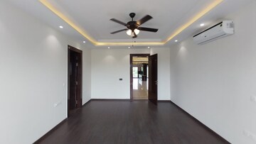 Room in 4 BHK Builder Floor at Maple Heights, Sector 43 – for Sale