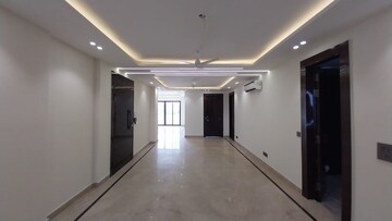 Building Lobby in 4 BHK Builder Floor at Maple Heights, Sector 43 – for Sale