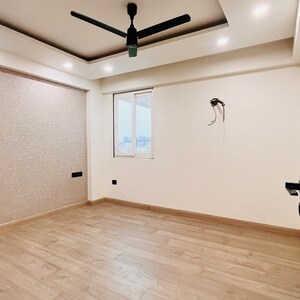 Room in 4 BHK Builder Floor at SS Plaza Gurgaon, Mayfield Garden – for Sale