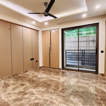 Room in 4 BHK Builder Floor at SS Plaza Gurgaon, Mayfield Garden – for Sale