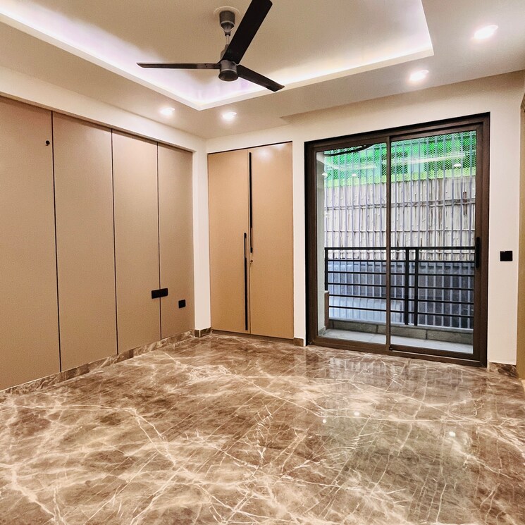 Room, ss-plaza-gurgaon 4 Bedroom 500 Sq.Yd. Builder Floor In Mayfield Garden Gurgaon 9649925