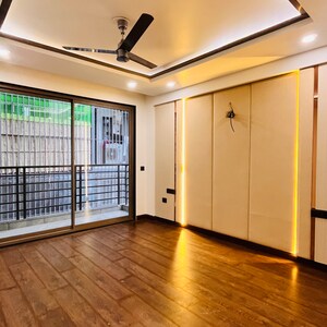 Room in 4 BHK Builder Floor at SS Plaza Gurgaon, Mayfield Garden – for Sale