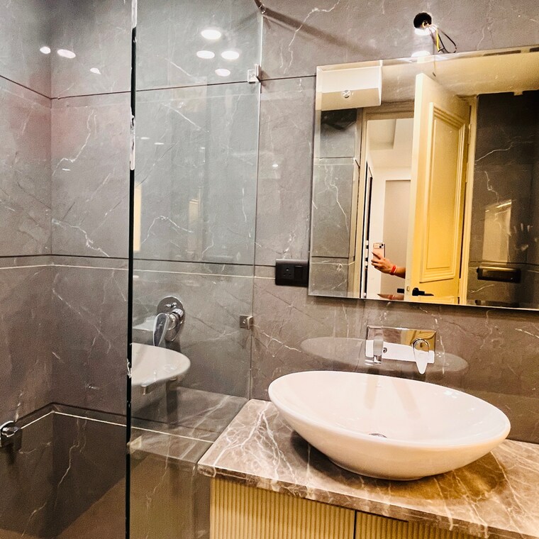 Bathroom, ss-plaza-gurgaon 4 Bedroom 500 Sq.Yd. Builder Floor In Mayfield Garden Gurgaon 9649925