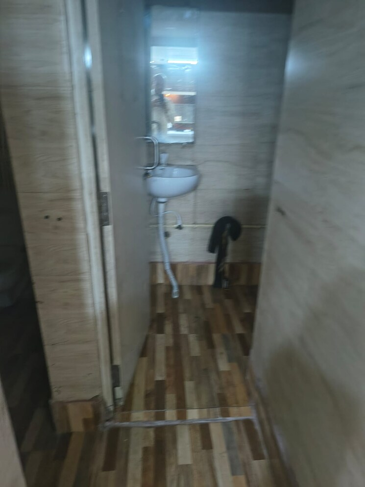 Bathroom, acharya jagadish chandra bose road Commercial Office Space 1050 Sq.Ft. In Acharya Jagadish Chandra Bose Road Kolkata 9649960