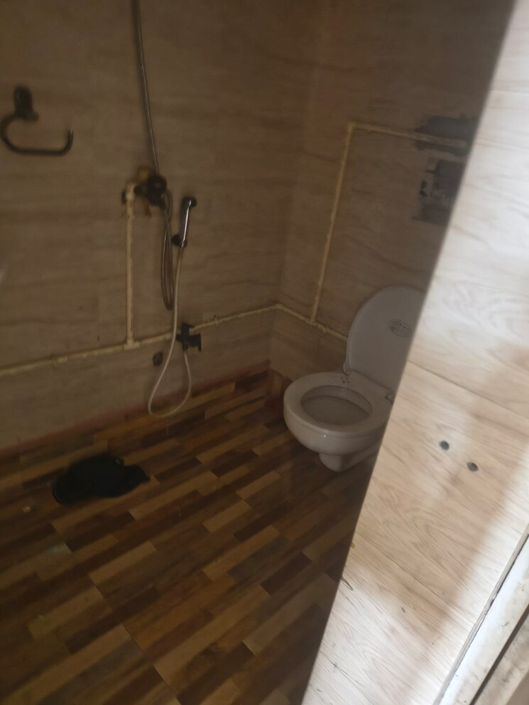 Bathroom, acharya jagadish chandra bose road Commercial Office Space 1050 Sq.Ft. In Acharya Jagadish Chandra Bose Road Kolkata 9649960