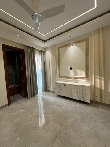 Building Lobby in 4 BHK Builder Floor at Anant Raj The Estate Residences, Sector 63a – for Sale