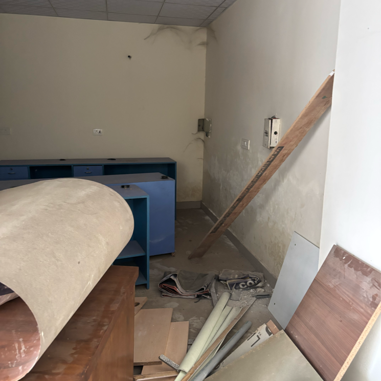 Team Area, puri-vip-floors Commercial Office Space 700 Sq.Ft. In Sector 81 Faridabad 9650028