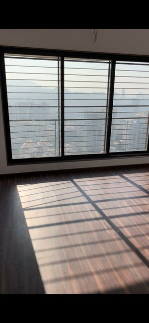 Room in 2 BHK Apartment at Acme Oasis, Kandivali East – for Rent