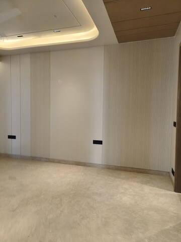 Room in 3 BHK Builder Floor at Paras Trinity, Sector 63 – for Sale