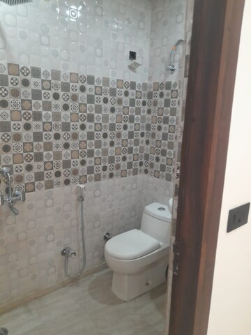 Bathroom in 3 BHK Builder Floor at Divyansh Onyx Phase 2, Gyan Khand – for Sale