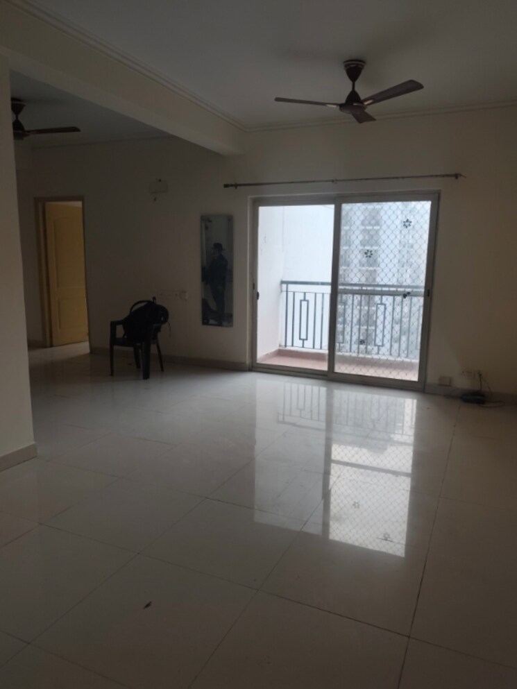 Living Room, maxblis-white-house 3 Bedroom 1390 Sq.Ft. Apartment In Sector 75 Noida 9650140
