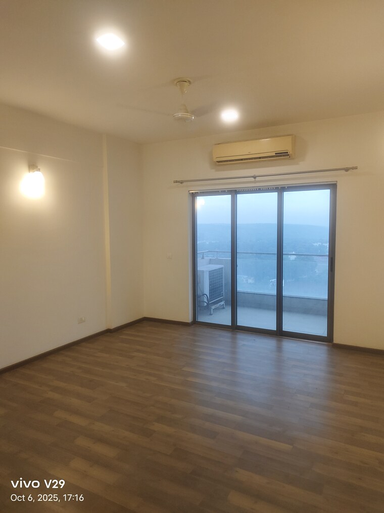 Room, parsvnath-exotica 3 Bedroom 2895 Sq.Ft. Apartment In Sector 53 Gurgaon 9650100