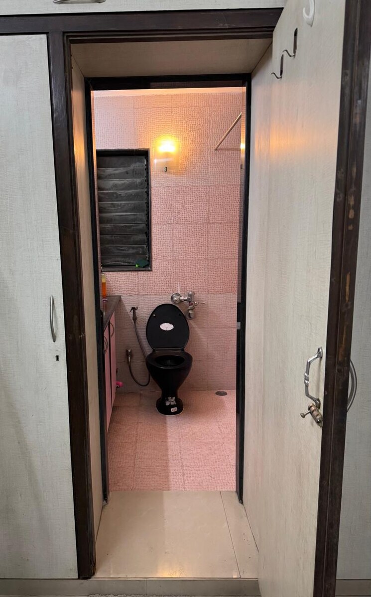 Bathroom, lokhandwala-whispering-palms 2 Bedroom 930 Sq.Ft. Apartment In Kandivali East Mumbai 9650093