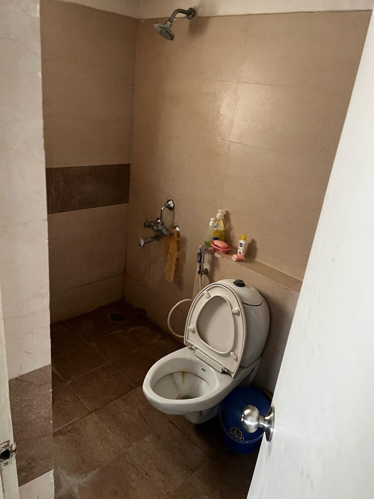 Bathroom, muppas-aishwarya-condos 3 Bedroom 1428 Sq.Ft. Apartment In Narsingi Hyderabad 9650199