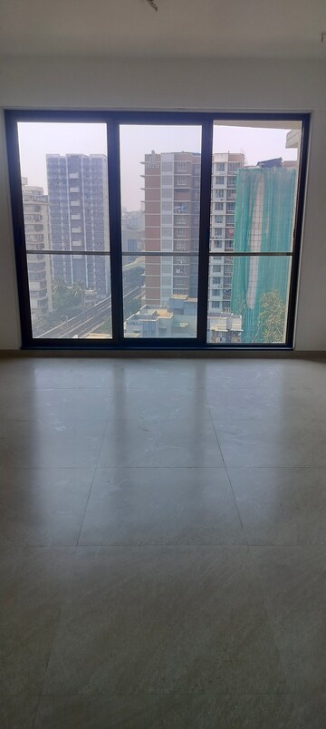 Room in 3 BHK Apartment at Naman Habitat, Andheri West – for Rent