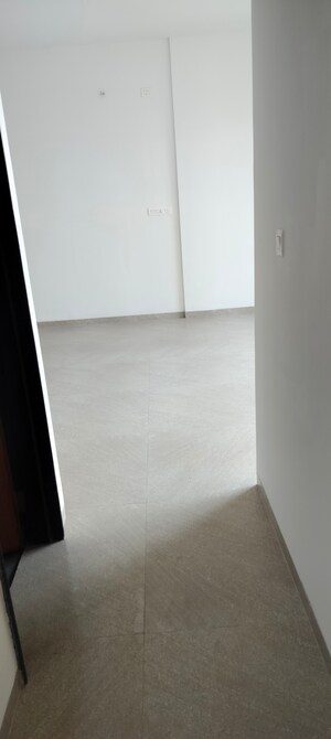 Room in 3 BHK Apartment at Naman Habitat, Andheri West – for Rent