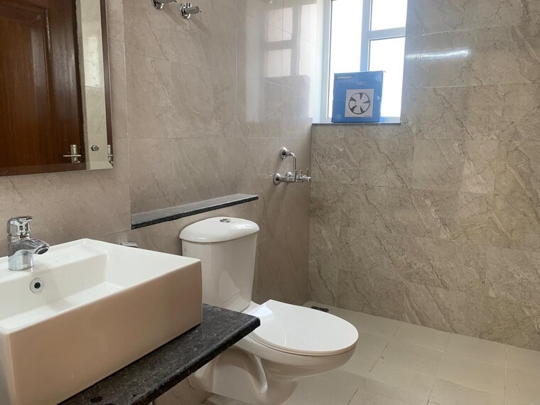 Bathroom, sushma-chandigarh-grande 3 Bedroom 1650 Sq.Ft. Apartment In Lohgarh Zirakpur 9650275