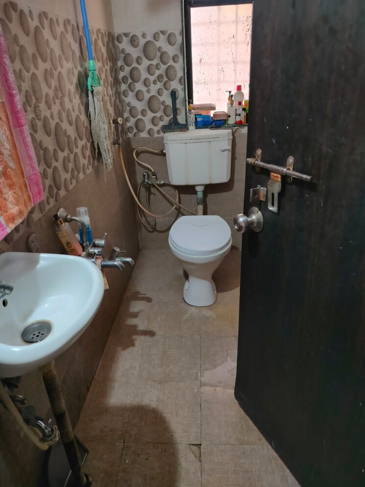 Bathroom, karve nagar 1 Bedroom 550 Sq.Ft. Apartment In Karve Nagar Pune 9650170