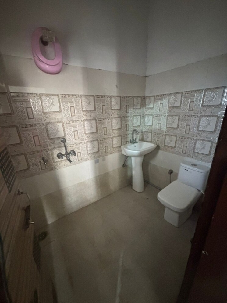 Attached Bathroom, kharar mohali road 2 Bedroom 1040 Sq.Ft. Apartment In Kharar Mohali Road Kharar 9650536