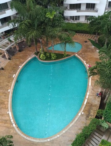 Swimming Pool in 3 BHK Apartment at Parsvnath Exotica, Sector 53 – for Rent